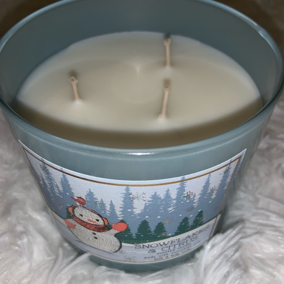 Snowflakes & citrus ❄️ 3wick candle - Picture 2 of 3
